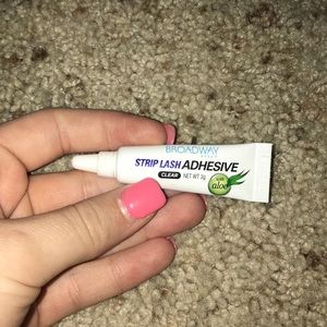 Broadway lash adhesive glue